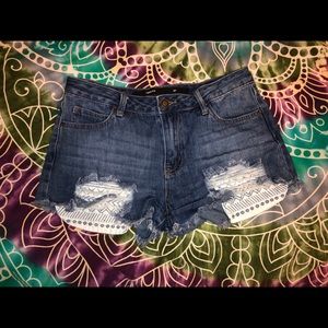 Francesscas jean shorts with embroidered pockets